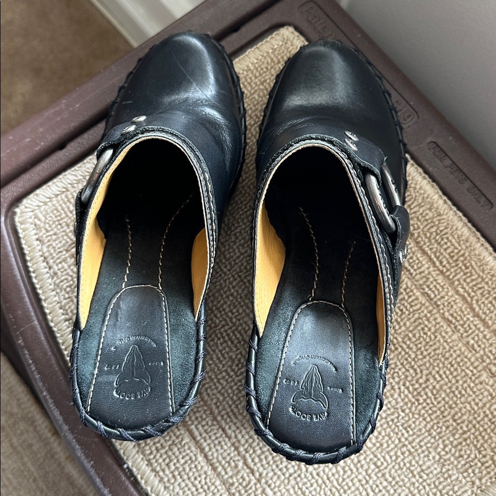 Frye Clogs - Picture 7 of 8